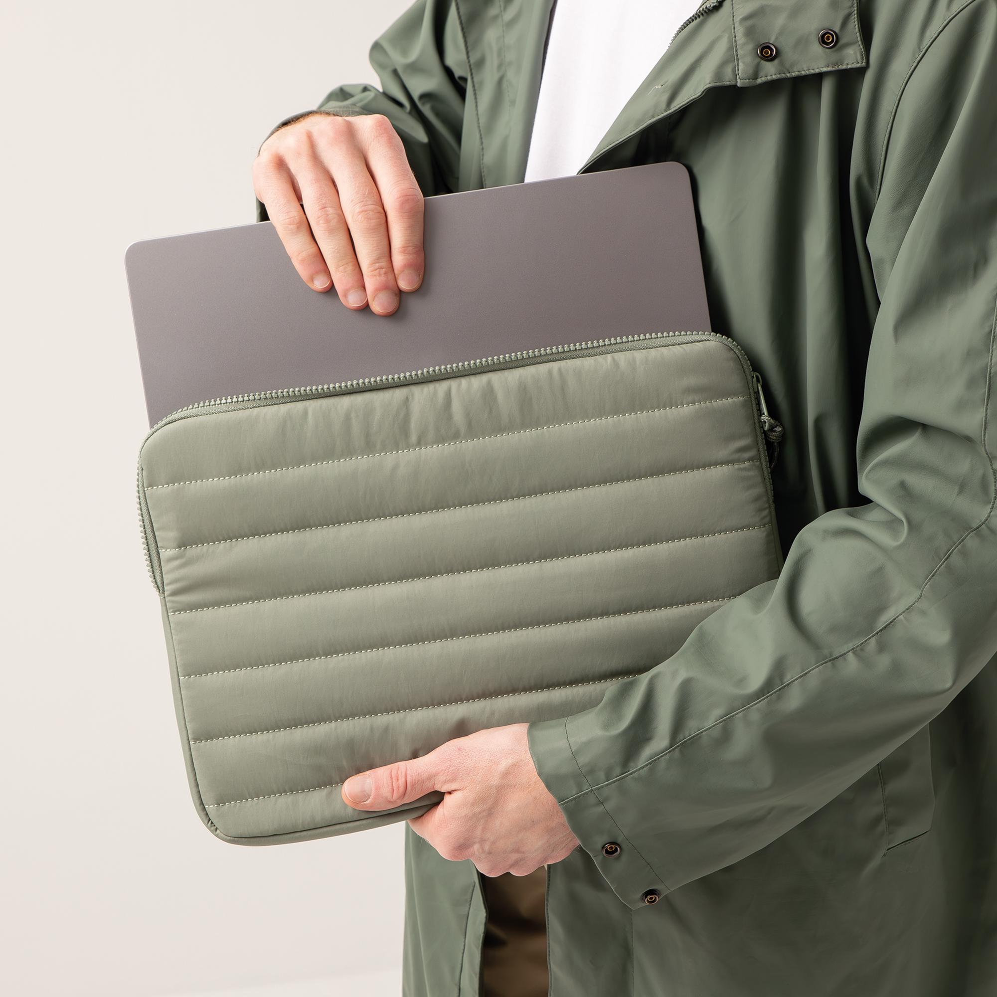 Product image 5 of 5 for LAPTOP SLEEVE APLI 15-16" QUILTED ASST