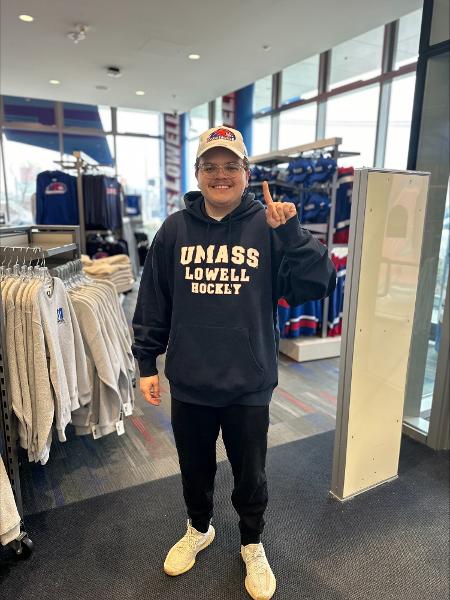 Umass hockey outlet sweatshirt