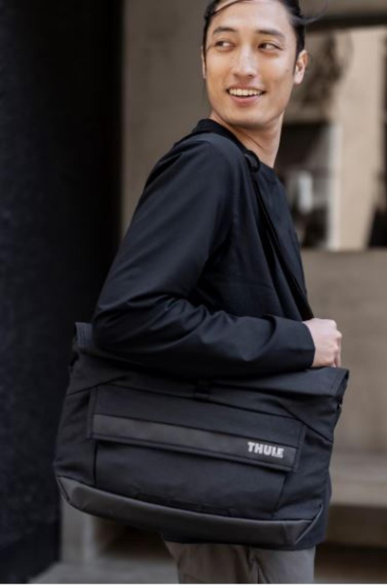 image of: Thule PARAMOUNT 14Liter Crossbody Bag w/ Laptop Sleeve