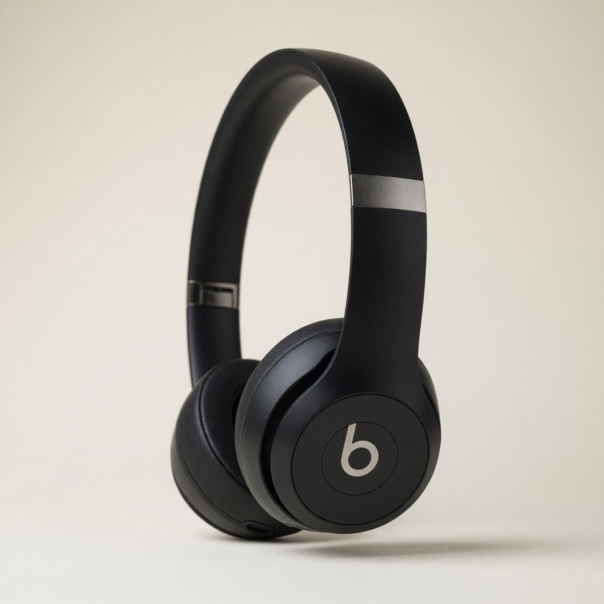 Product image 1 of 4 for ACQ BEATS SOLO 4 - MATTE BLACK